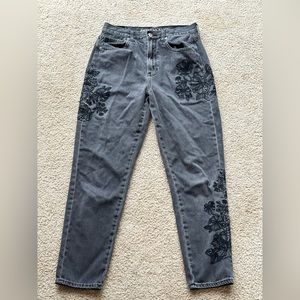 American eagle size 6 embroidered jeans